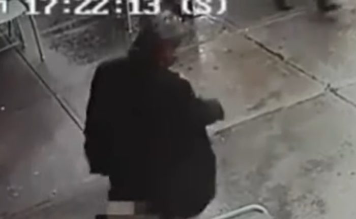 VIDEO: Mujer intentó estrangular a joven que se encontraba en restaurante